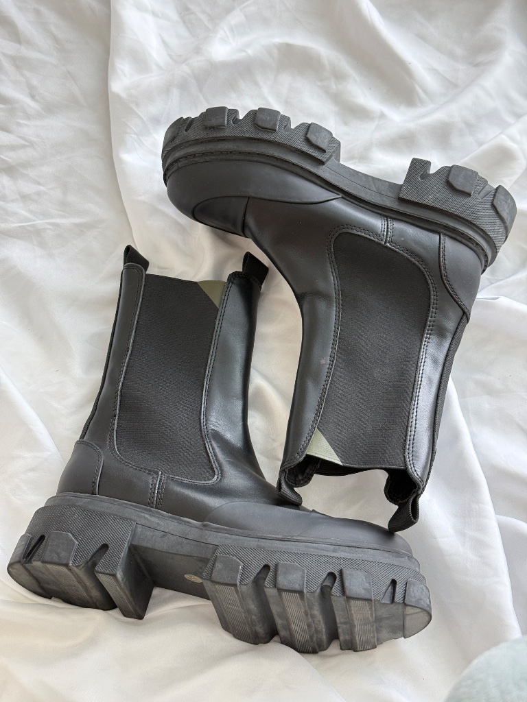 Ganni Black Leather Chunky Chelsea Boots Size 37 — image 7 of 8